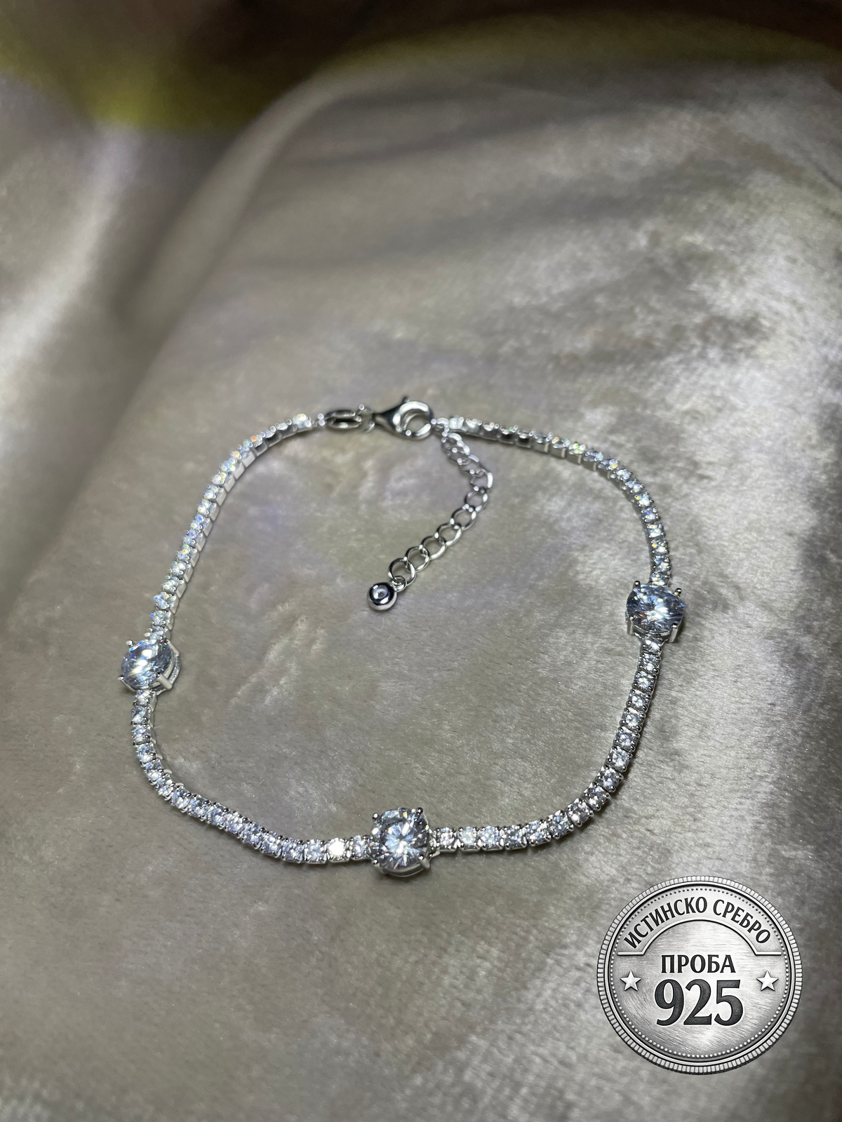 Сребърна тенис гривна „Triple Crystal“